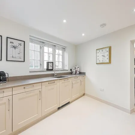 Apartment Luxury 3-Bedroom Stay In Belgravia With Private Parking And Ac