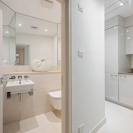 Luxury 3-Bedroom Stay In Belgravia With Private Parking And Ac Apartment London