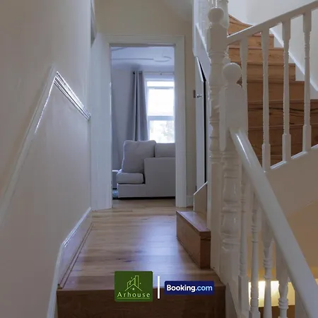 Apartment 3 Bedroom By Arhouse Short Lets & Serviced Kensal Rise With Free Wifi & Free Parking