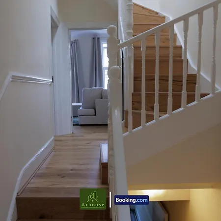 3 Bedroom By Arhouse Short Lets & Serviced Kensal Rise With Free Wifi & Free Parking Apartment *