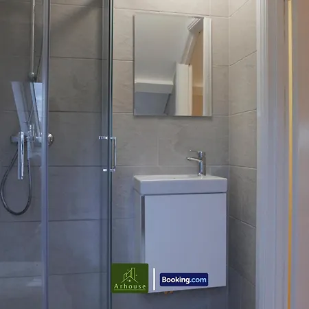 Apartment 3 Bedroom By Arhouse Short Lets & Serviced Kensal Rise With Free Wifi & Free Parking *