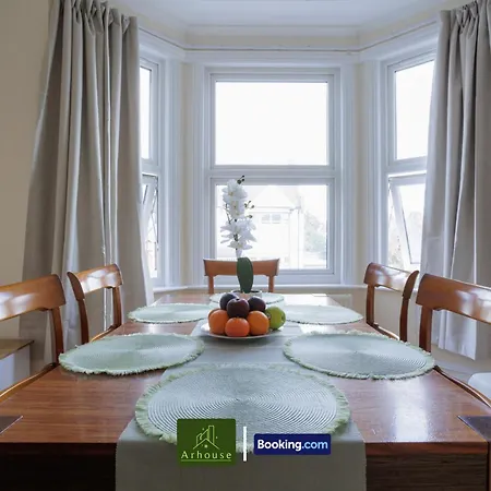 3 Bedroom By Arhouse Short Lets & Serviced Kensal Rise With Free Wifi & Free Parking *
