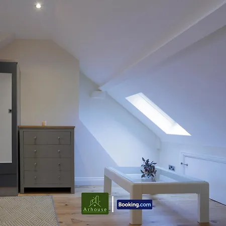 3 Bedroom By Arhouse Short Lets & Serviced Kensal Rise With Free Wifi & Free Parking Apartament Londyn