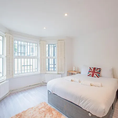 Charming Homely 3 Bedroom Flat In *