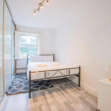 Apartment Charming Homely 3 Bedroom Flat In *