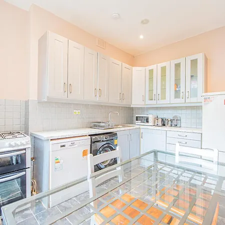 Apartment Charming Homely 3 Bedroom Flat In London