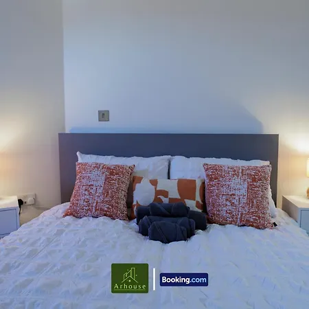 Apartment One Bedroom By Arhouse Short Lets & Serviced Kingston With Free Wifi *