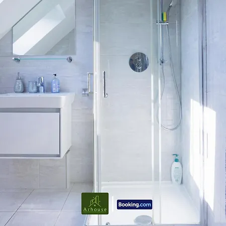 Apartment One Bedroom By Arhouse Short Lets & Serviced Kingston With Free Wifi