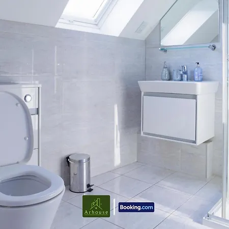 One Bedroom By Arhouse Short Lets & Serviced Kingston With Free Wifi Apartment Kingston upon Thames (Greater London)
