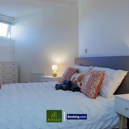One Bedroom By Arhouse Short Lets & Serviced Kingston With Free Wifi Kingston upon Thames (Greater London)