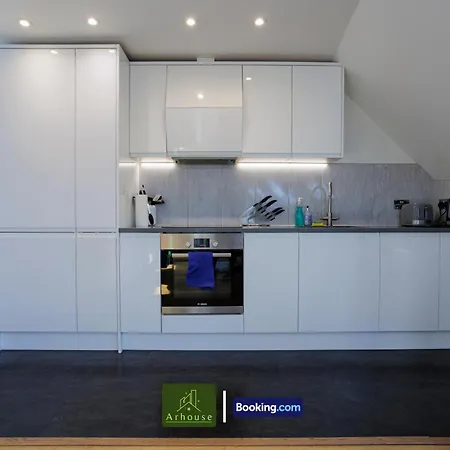 One Bedroom By Arhouse Short Lets & Serviced Kingston With Free Wifi * Kingston upon Thames (Greater London)