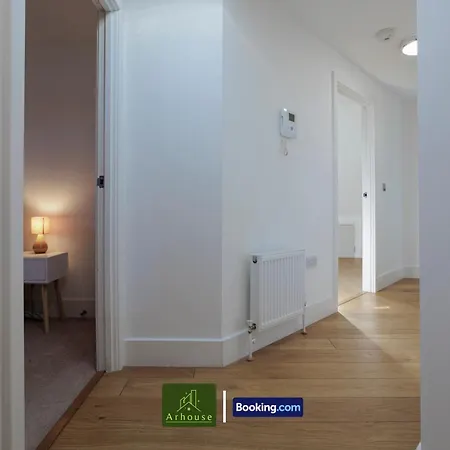 One Bedroom By Arhouse Short Lets & Serviced Kingston With Free Wifi Apartment