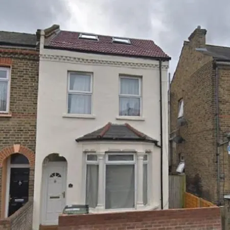 Private Near Hither Station Hostel London