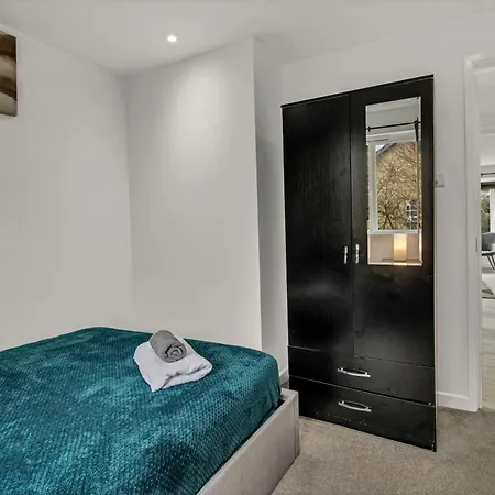 New King Size Bed With Free Parking Apartment