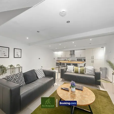 Two Bedroom By Arhouse Short Lets & Serviced Clapham With Free Wifi *