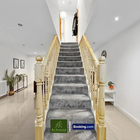 Two Bedroom By Arhouse Short Lets & Serviced Clapham With Free Wifi