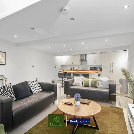 Two Bedroom By Arhouse Short Lets & Serviced Clapham With Free Wifi *