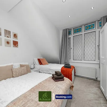 Two Bedroom By Arhouse Short Lets & Serviced Clapham With Free Wifi * 伦敦