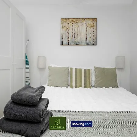 Two Bedroom By Arhouse Short Lets & Serviced Clapham With Free Wifi
