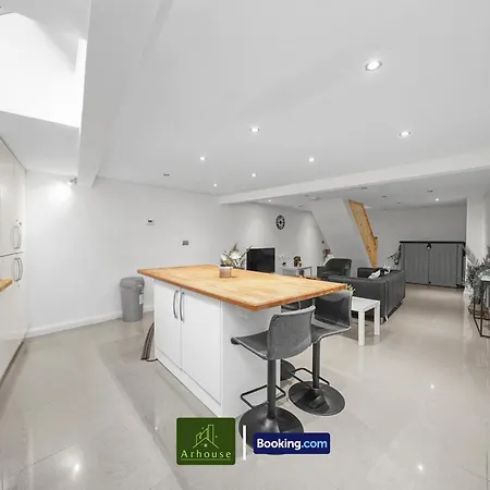 Two Bedroom By Arhouse Short Lets & Serviced Clapham With Free Wifi 伦敦