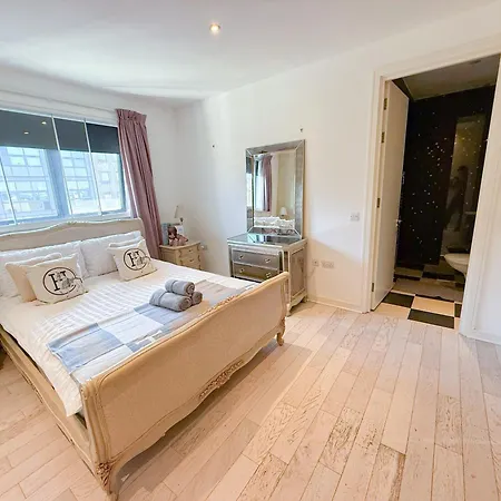 Apartment Ample 3-bedroom Flat With Lift In Kings Cross, Islington London