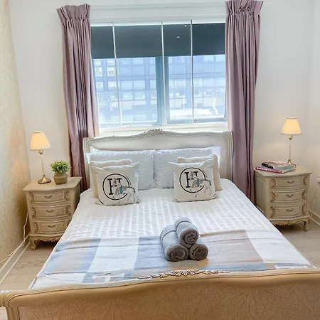 Apartment Ample 3-bedroom Flat With Lift In Kings Cross, Islington London