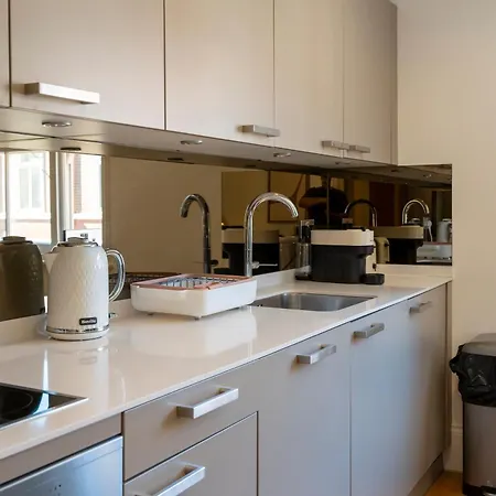 Soho - Piccadilly Circus Modern One Bedroom Flat