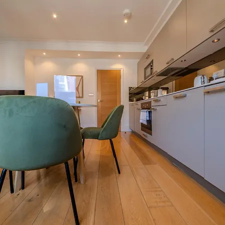 Soho - Piccadilly Circus Modern One Bedroom Flat *