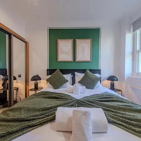 Soho - Piccadilly Circus Modern One Bedroom Flat Apartment *