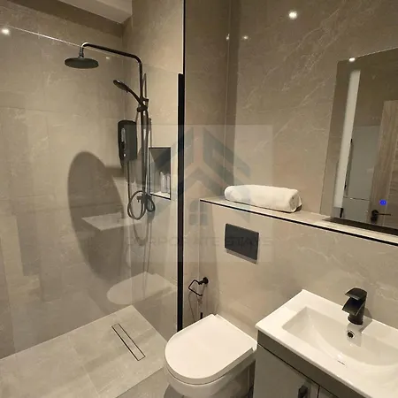 Bright - Perfect For Business & Leisure *