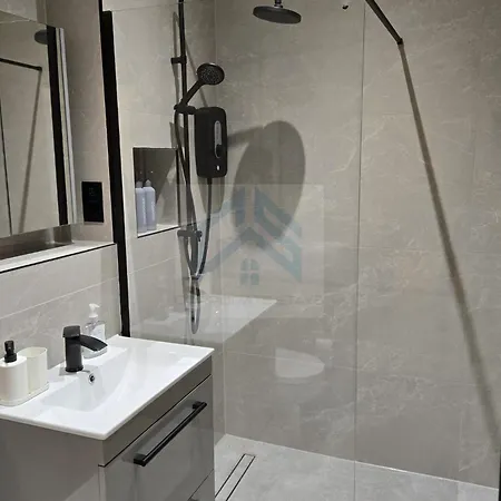 Bright - Perfect For Business & Leisure Apartment *