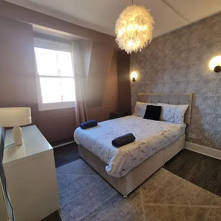 A8-3rd Floor 3-bed Flat In Elephant And Castle *