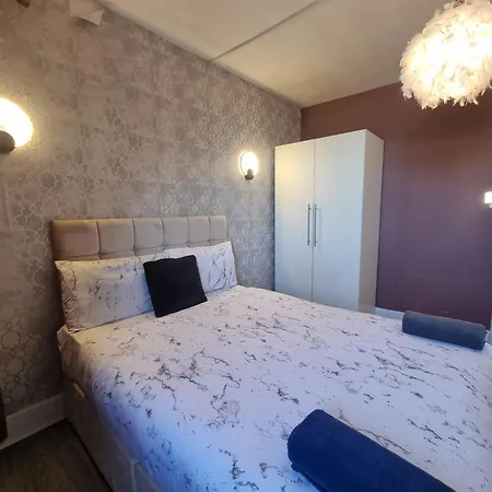 A8-3rd Floor 3-bed Flat In Elephant And Castle *