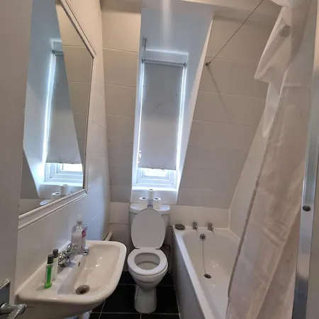 A8-3rd Floor 3-bed Flat In Elephant And Castle Apartment *
