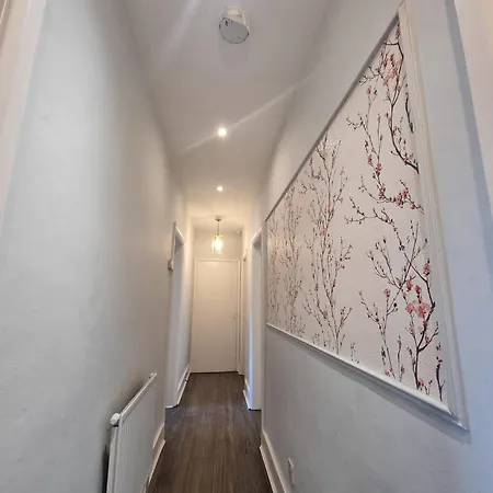 Apartment A8-3rd Floor 3-bed Flat In Elephant And Castle *