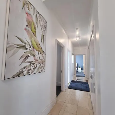 Apartment 4th Flr Fantastic 3 Bedroom Flat In W2-g15 London
