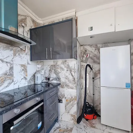 Apartment 4th Flr Fantastic 3 Bedroom Flat In W2-g15 *