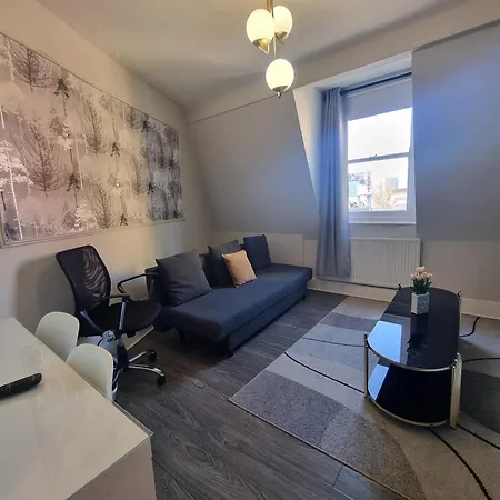 A8-3rd Floor 3-bed Flat In Elephant And Castle