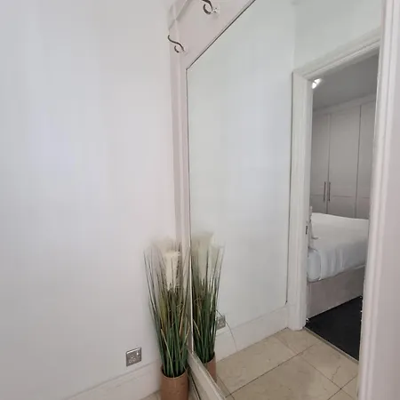 Apartment 4th Flr Fantastic 3 Bedroom Flat In W2-g15