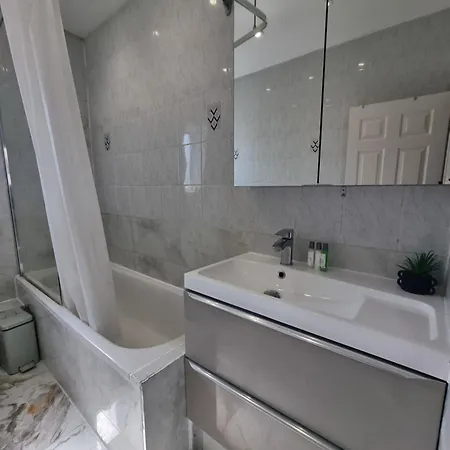 4th Flr Fantastic 3 Bedroom Flat In W2-g15 Apartment
