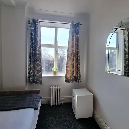 4th Flr Fantastic 3 Bedroom Flat In W2-g15