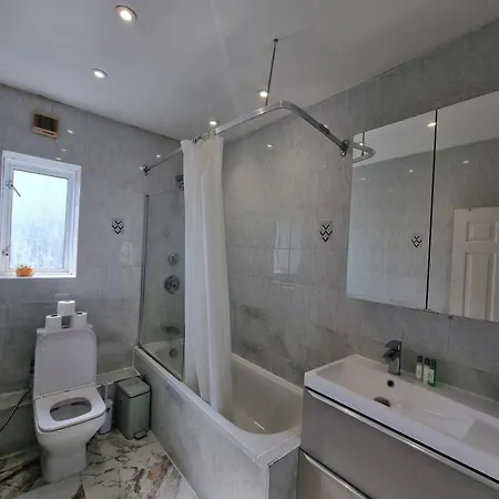 Apartment 4th Flr Fantastic 3 Bedroom Flat In W2-g15 *