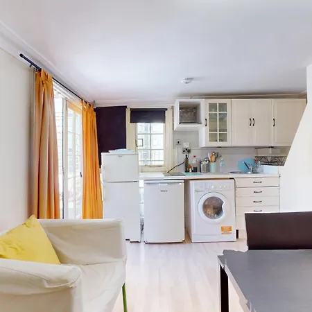 Homestay Charring Cross London, Prime Location London