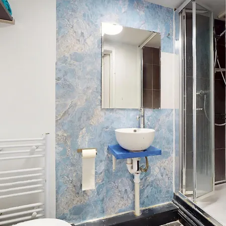Homestay Charring Cross London, Prime Location