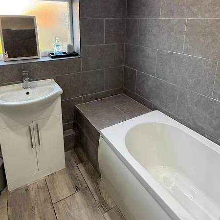 Onsitestays - 4 Bedroom House With 2 Bathrooms Holiday home