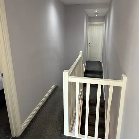Onsitestays - 4 Bedroom House With 2 Bathrooms *