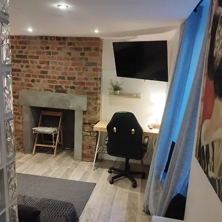 Apartment No 5 *