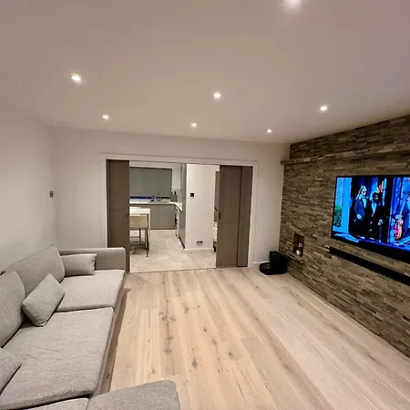 Modern Living, Minutes From London Apartment Bromley