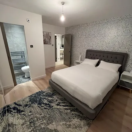 Modern Living, Minutes From London Apartment