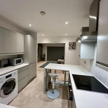 Modern Living, Minutes From London Apartment